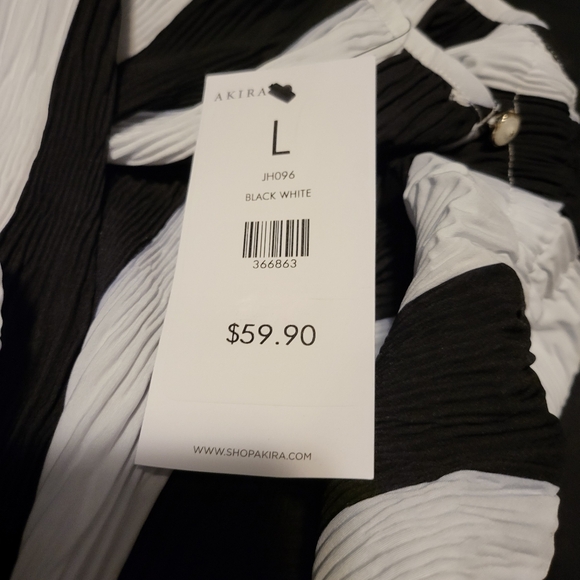 Black and white dramatic asymetric statement top - Picture 4 of 6